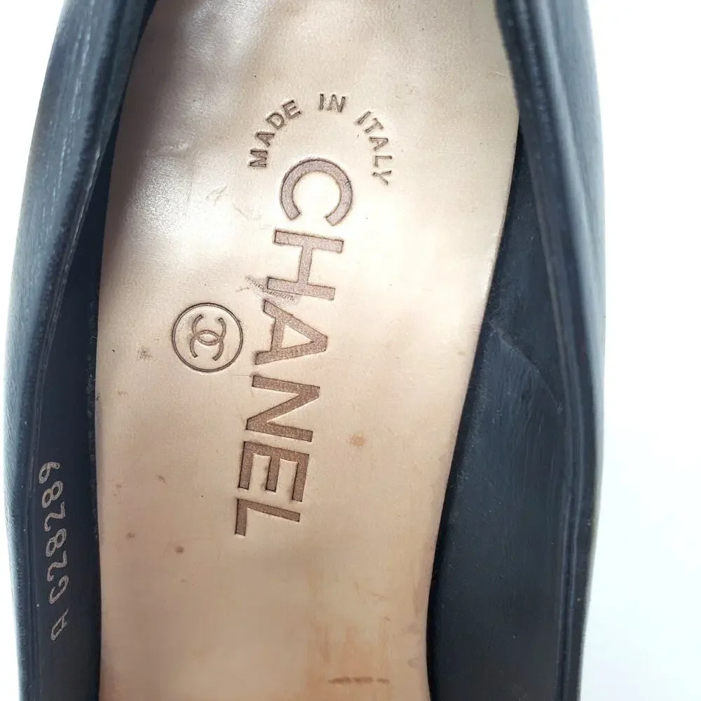 Chanel Cap Toe Leather CC Logo Pumps Interlocking Heels Black Karl Lagerfeld 37
